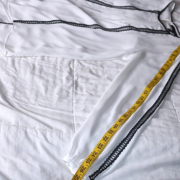 White House Black Market Blouse, Long Sleeves,Black Lace trim, Size 0 XS, White - Picture 7 of 9